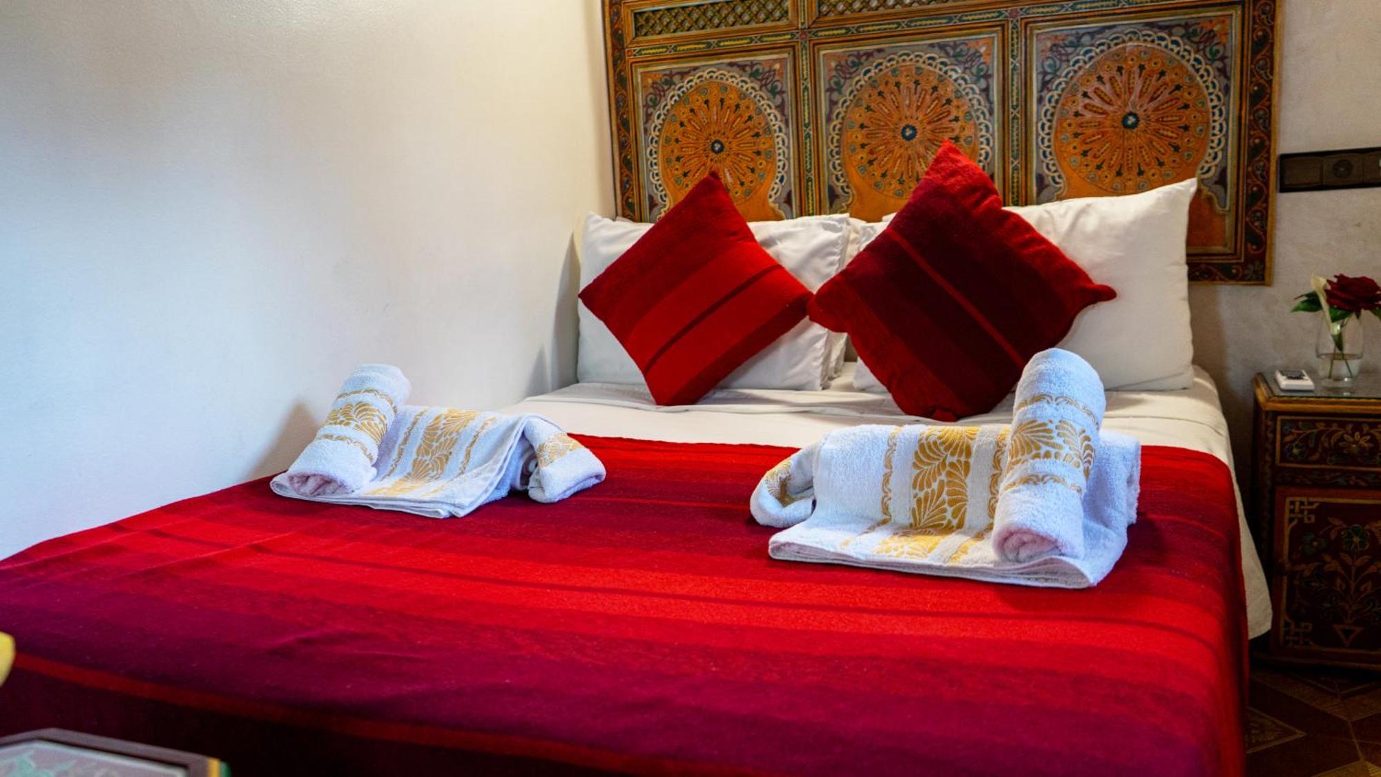 Riad Dar El Ouedghiri Фес Екстериор снимка