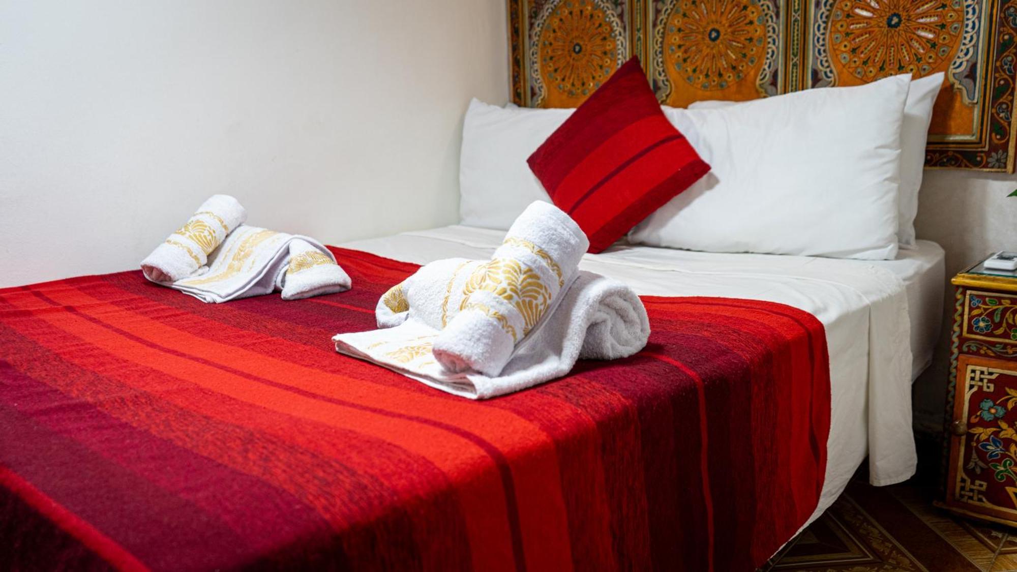 Riad Dar El Ouedghiri Фес Екстериор снимка