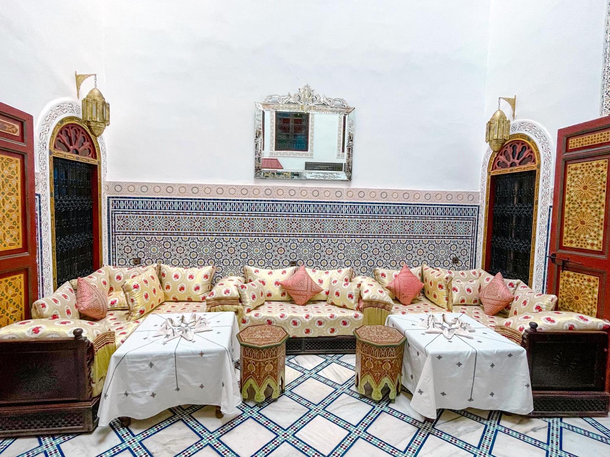 Riad Dar El Ouedghiri Фес Екстериор снимка